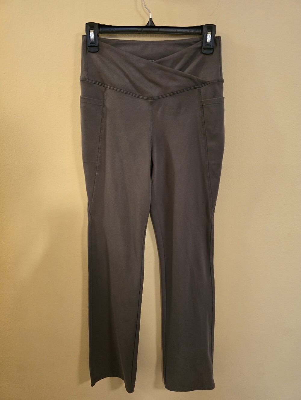 Jockey Womens Gray Cross Waist Yoga Pants Athleticwear Size Small